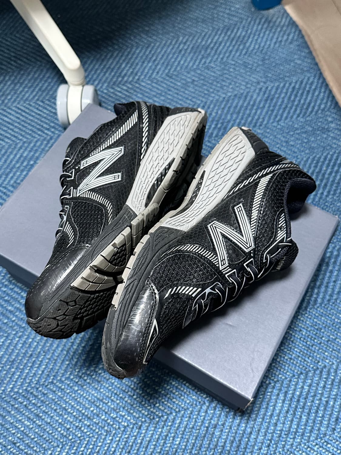 뉴발란스 860v2 블랙 그레이 280사이즈 상품이미지4