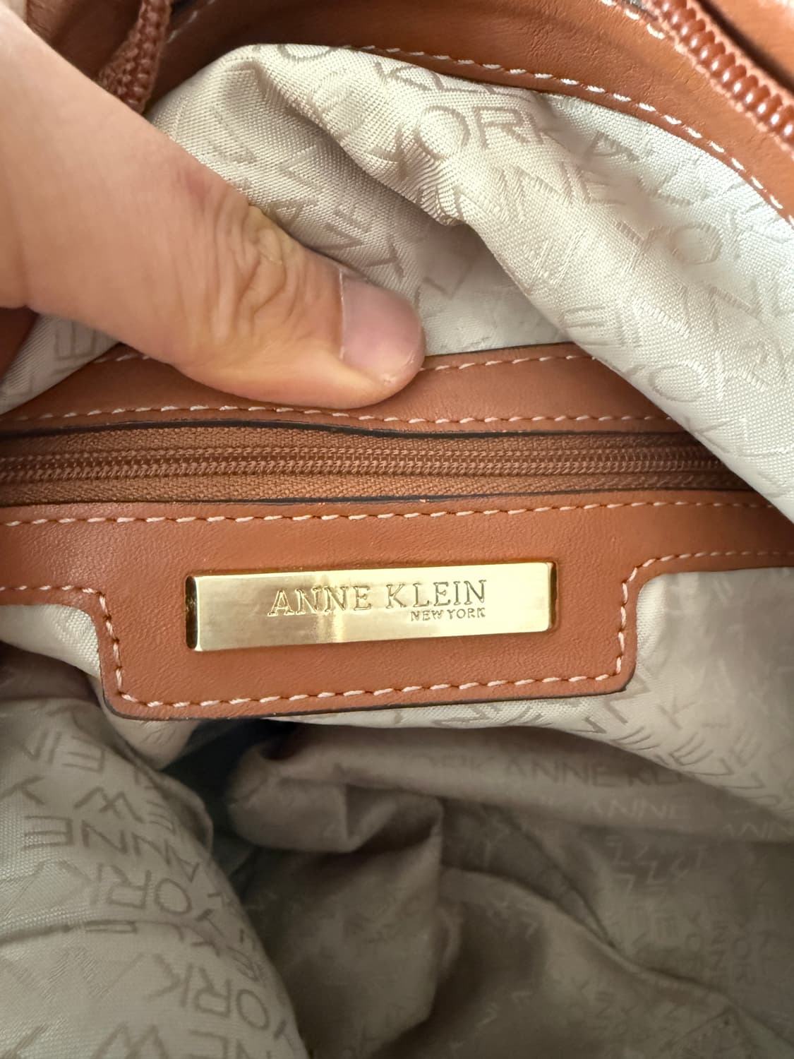 앤클라인(Anne Klein) 레더 숄더백(큰 사이즈) 상품이미지10