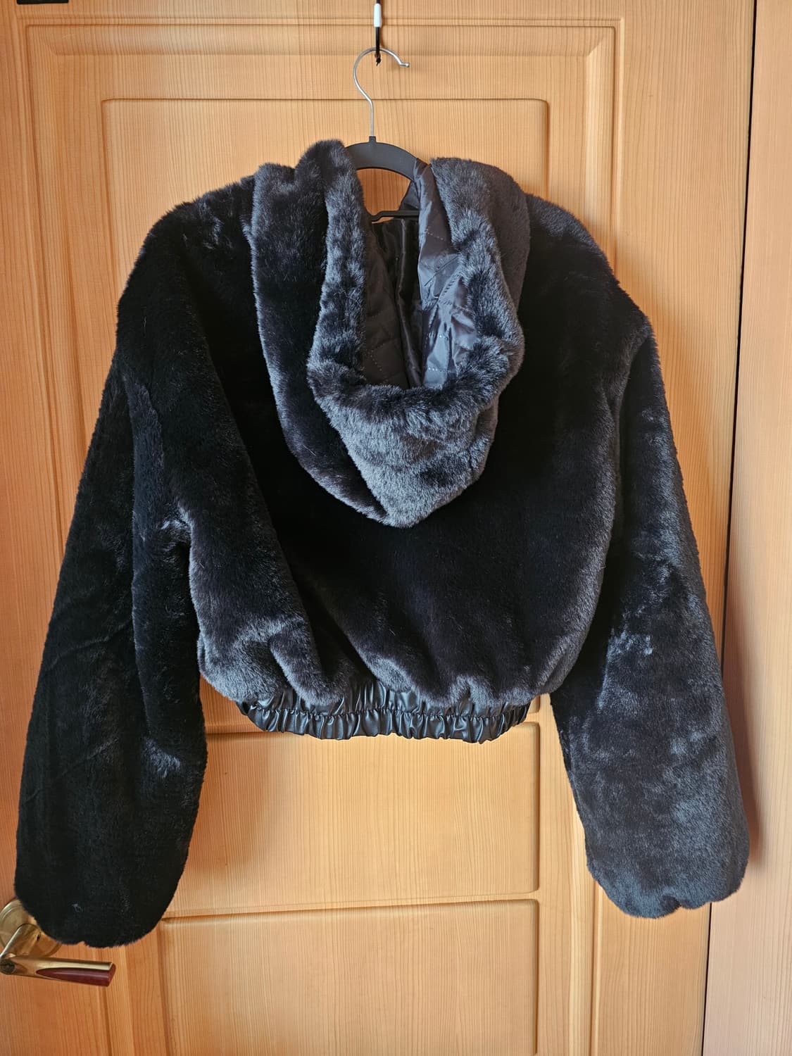 새상품)블랙 퍼 크롭 후드 집업 상품이미지2