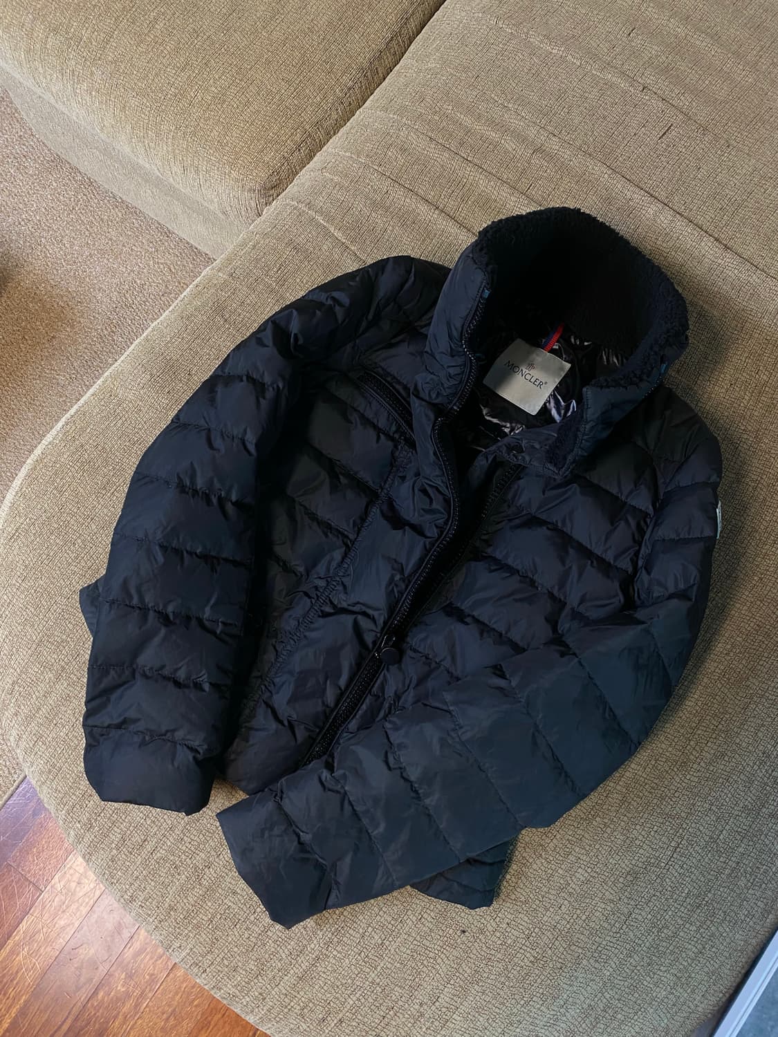 몽클레르 몽클레어 프레네 블랙 양털 카라 다운패딩 상품이미지9