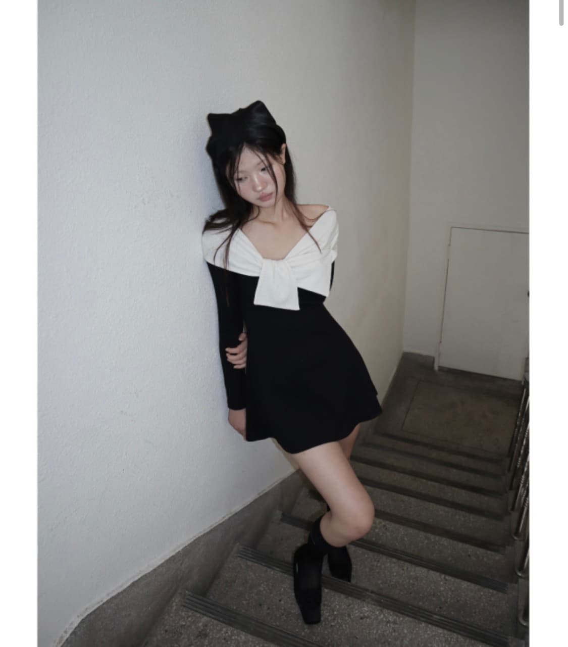 클라따 오프숄더 리본 블랙 미니 원피스 상품이미지1