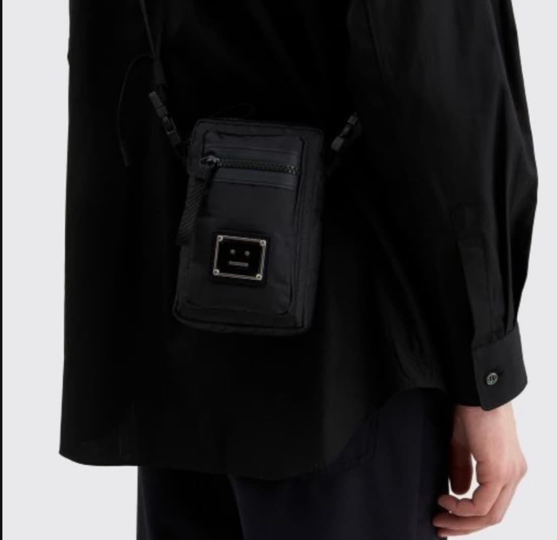 아크네 스튜디오 메탈 이모지 미니백 상품이미지2