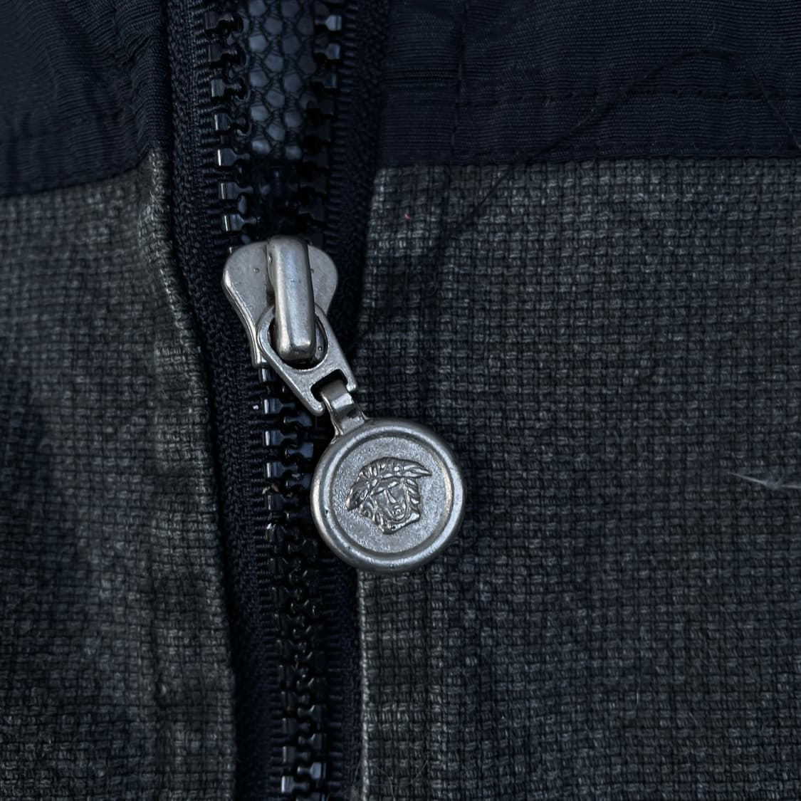 90s 베르사체 금장 메두사 자수 베스트 올드스쿨 빅로고 조끼 L 상품이미지8