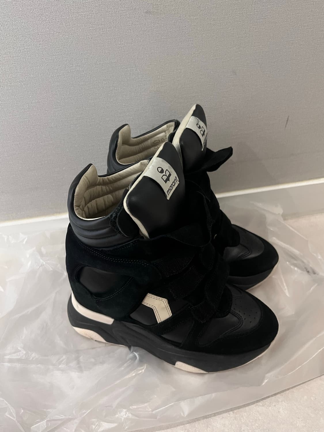 이자벨마랑 발스키 블랙 색상 히든 웨지 스니커즈  상품이미지3