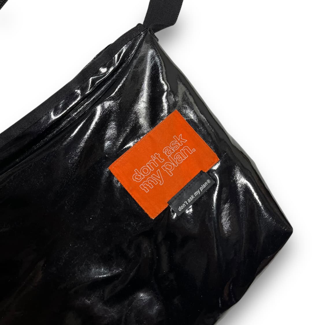 돈애스크마이플랜 2WAY 다크 패디드 메신저백 상품이미지4