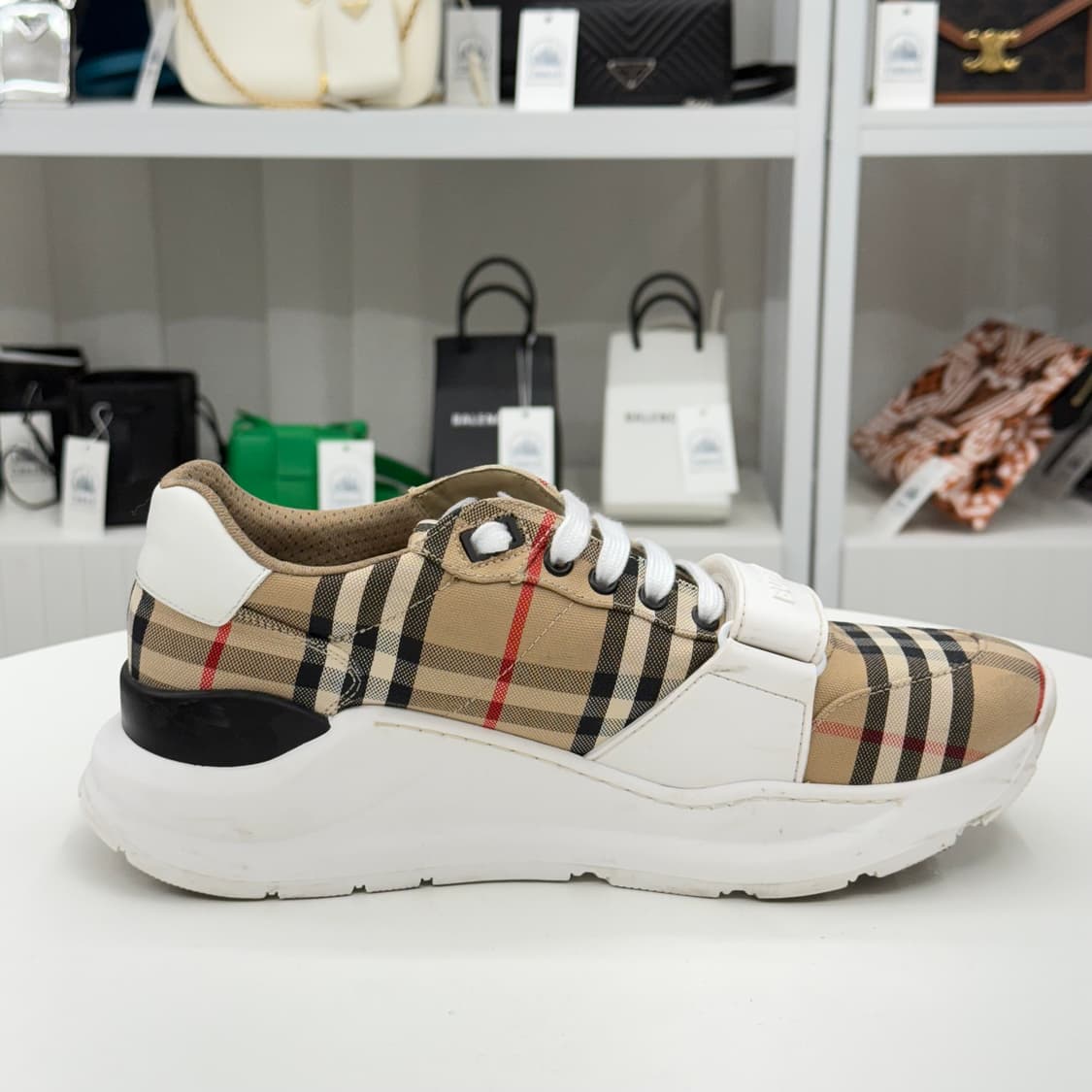 [42] 버버리 체크 레지스 스니커즈 상품이미지3