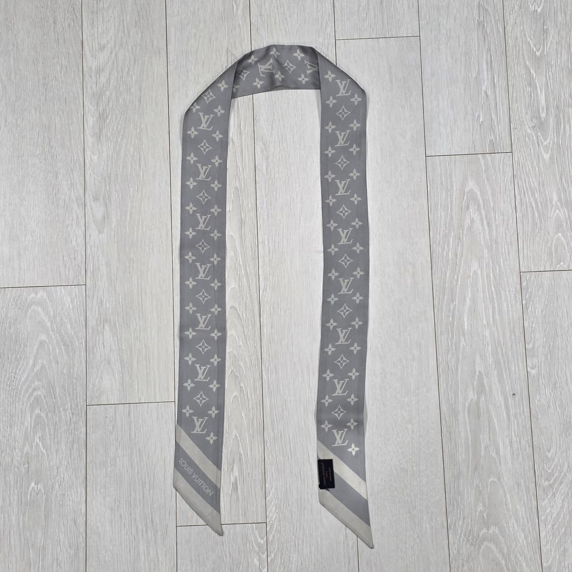 루이비통 실루엣 bb방도 스카프 그레이 m97398 상품이미지2