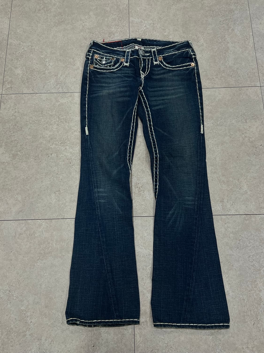 트루릴리젼 우먼스 조이슈퍼 티 화이트 스티치 부츠컷 데님 팬츠 상품이미지2