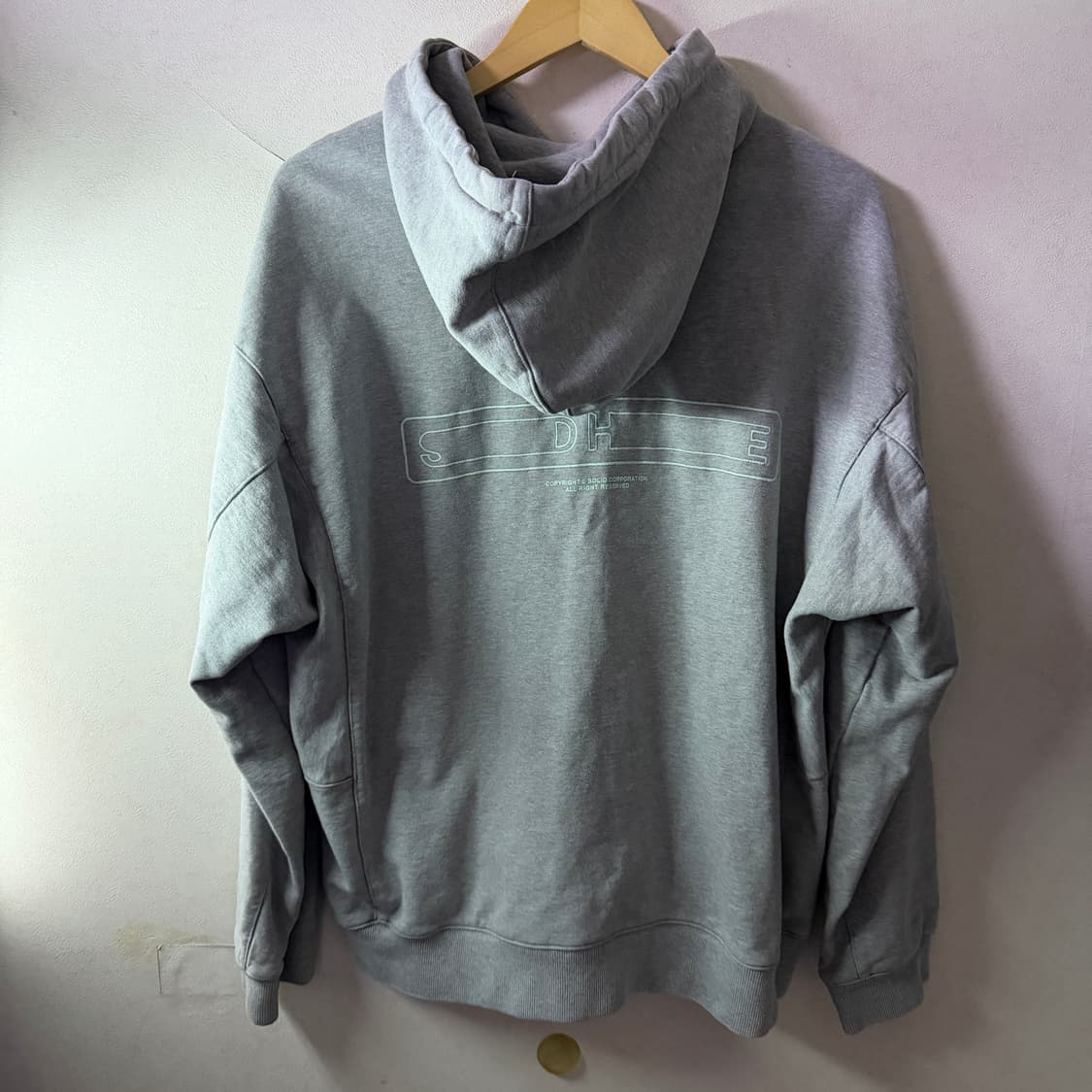 솔리드옴므 백로고 그레이 후드티셔츠 48 (105) 상품이미지3