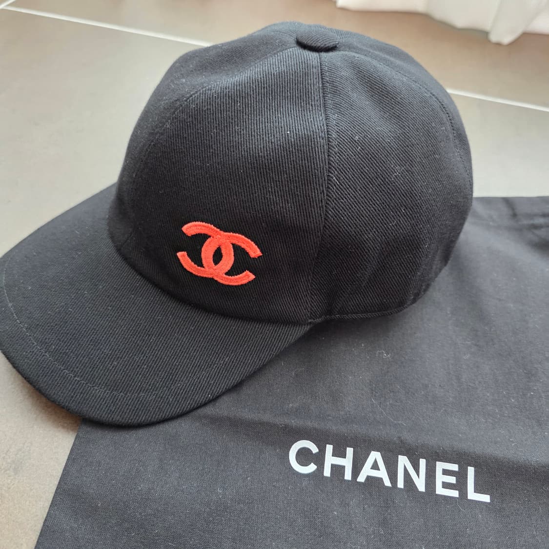 ​[정품] 샤넬 23S 로고 코튼 볼캡 (블랙/오렌지) 상품이미지2