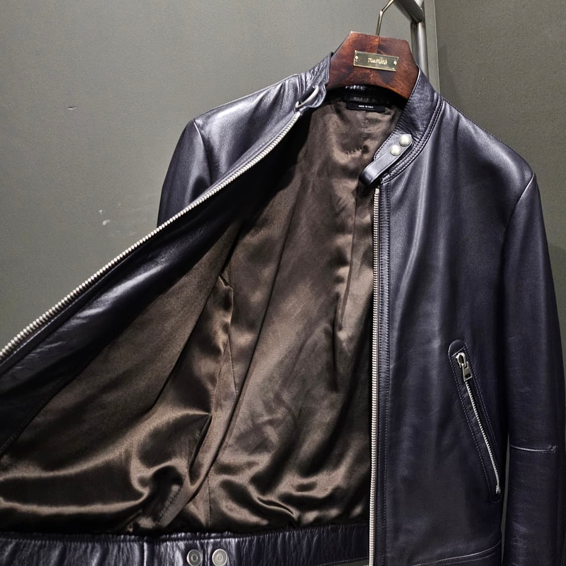 톰포드 카프스킨 신상 바이커 레더 자켓 상품이미지6