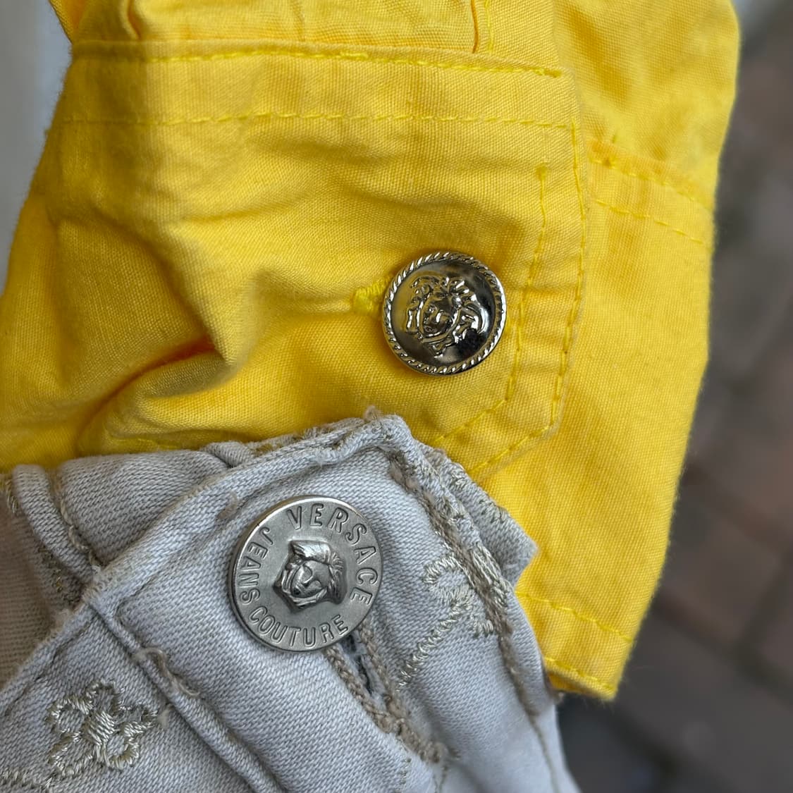 베르사체 진스 꾸뛰르 자카드 플라워 메두사 패치 팬츠 상품이미지1