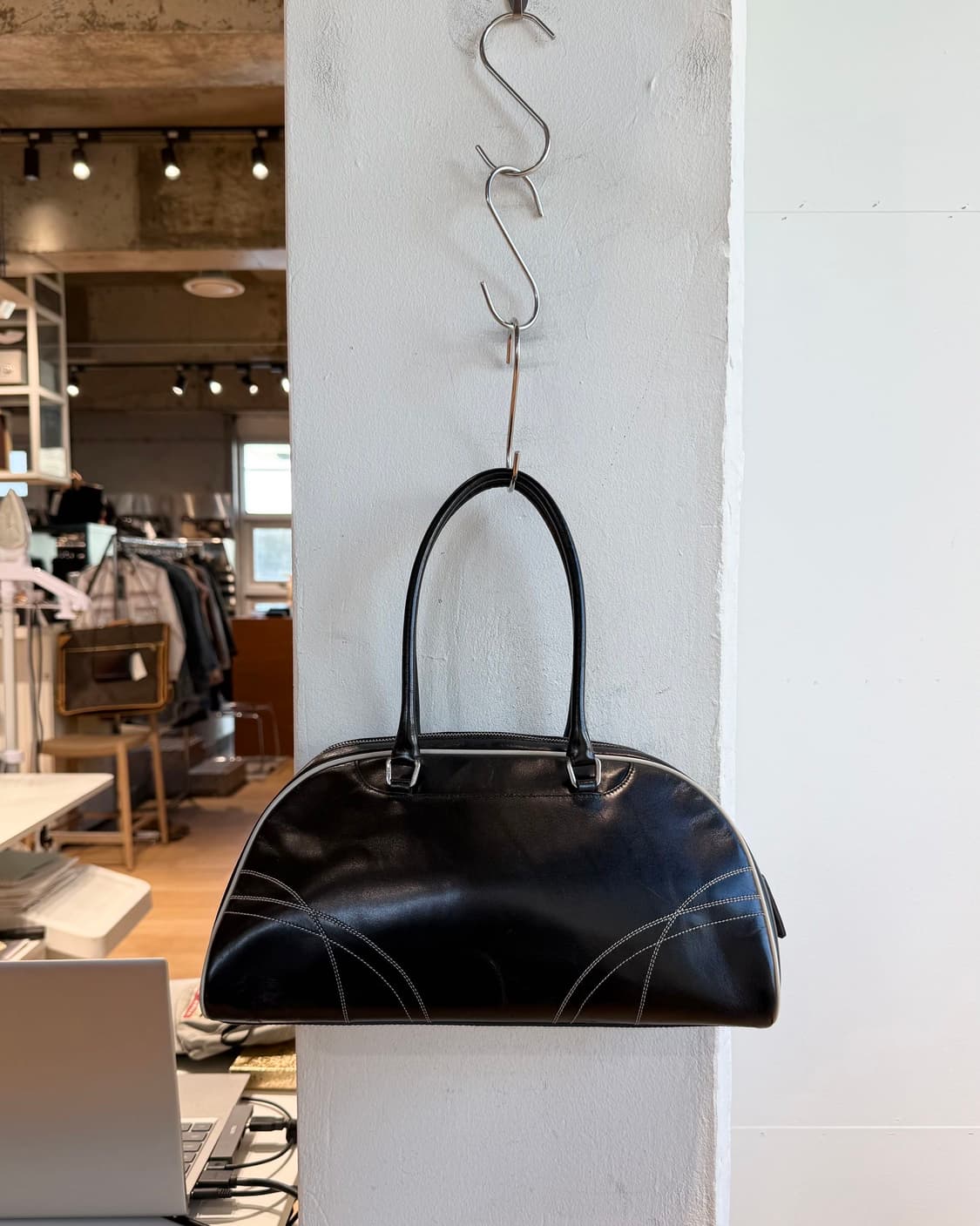 프라다 블랙 비텔로 드라이브 볼링백  상품이미지5