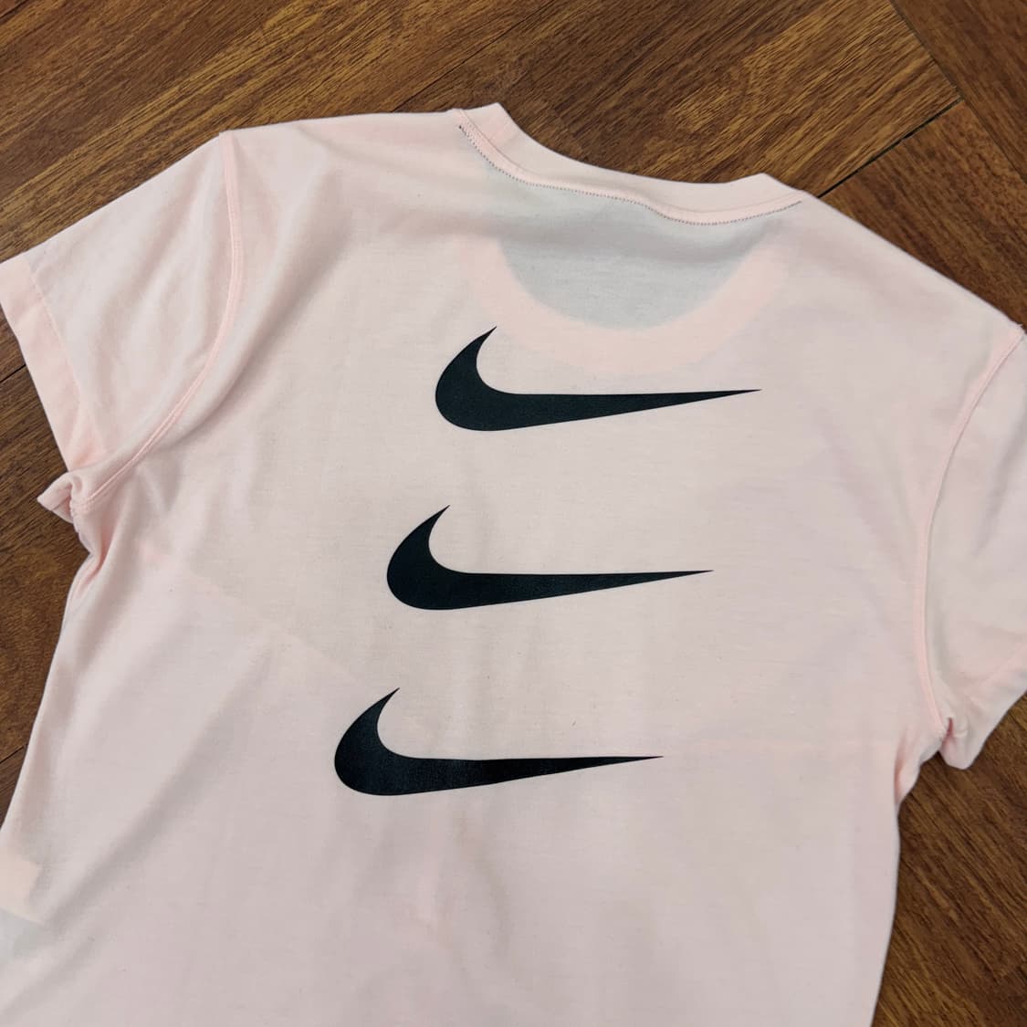여성용 L 나이키 런닝 디비전 빅로고 라운드 티셔츠  상품이미지3