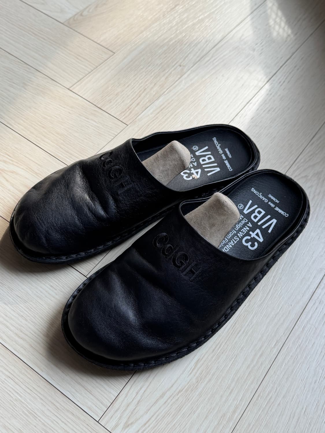 꼼데가르송 VIBA 레더 슬리퍼 뮬 상품이미지1