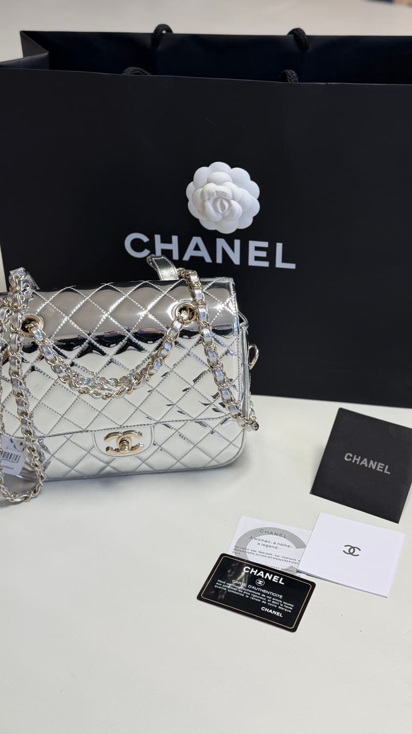 새상품) 샤넬 2024 크루즈 컬렉션 미러 카프스킨 미니 플랩백 백팩 토 상품이미지1