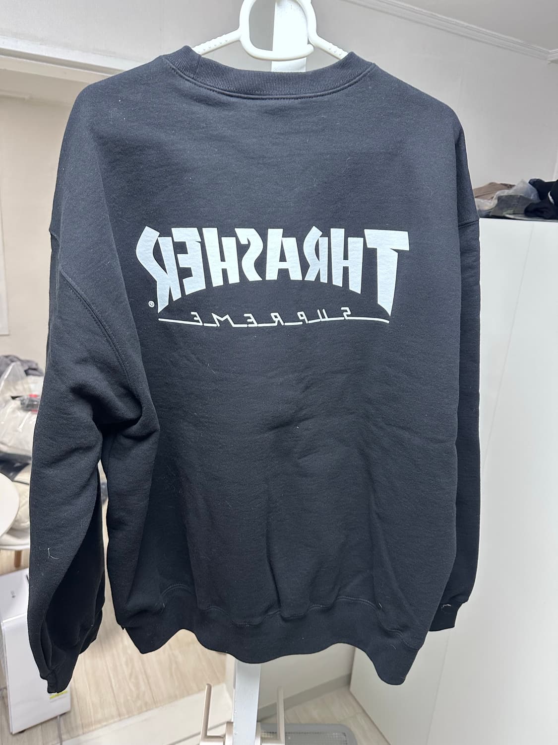 슈프림 x 트레셔 크루넥 블랙 -24F 상품이미지2