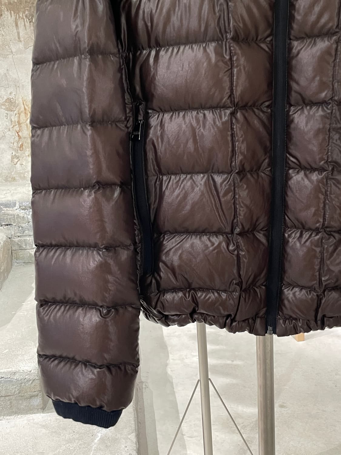 돌체 앤 가바나 딥 브라운 스키 클래식 구스 다운 후디 경량 패딩 상품이미지4