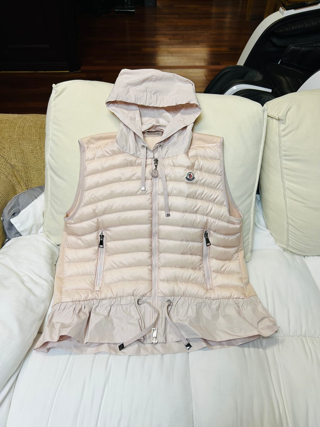 몽클레어 여성 후드 다운 베스트 패딩(0/44) 상품이미지3