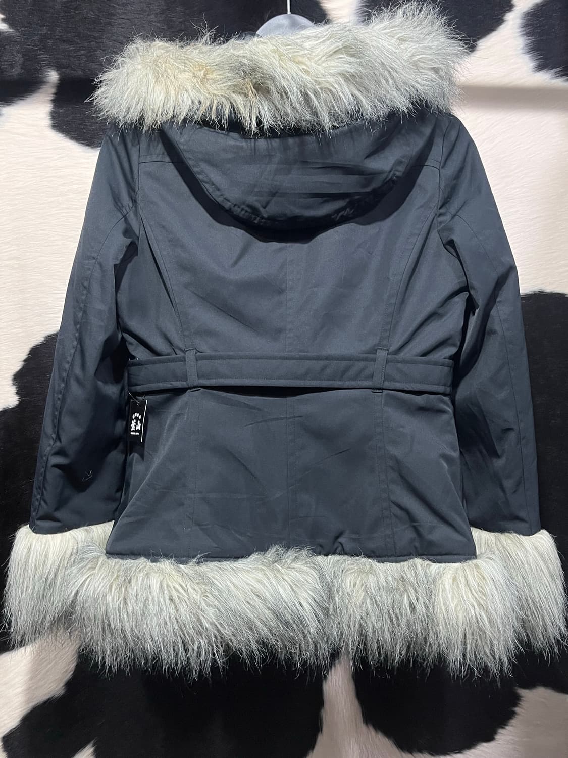 퍼 포인트 슬림핏 패딩 상품이미지5