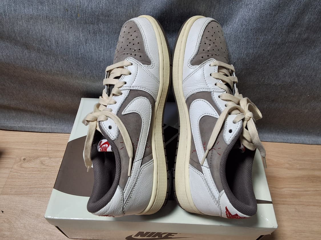 나이키 에어 조던1 트래비스 스캇 리버스모카 상품이미지3