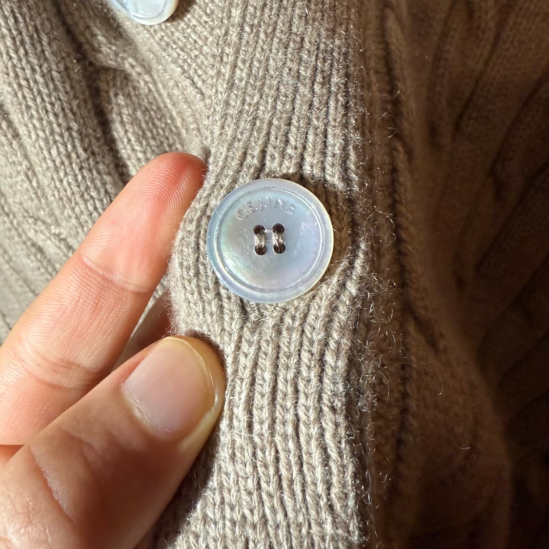 셀린느 트리옹프 캐시미어 니트 가디건 상품이미지6