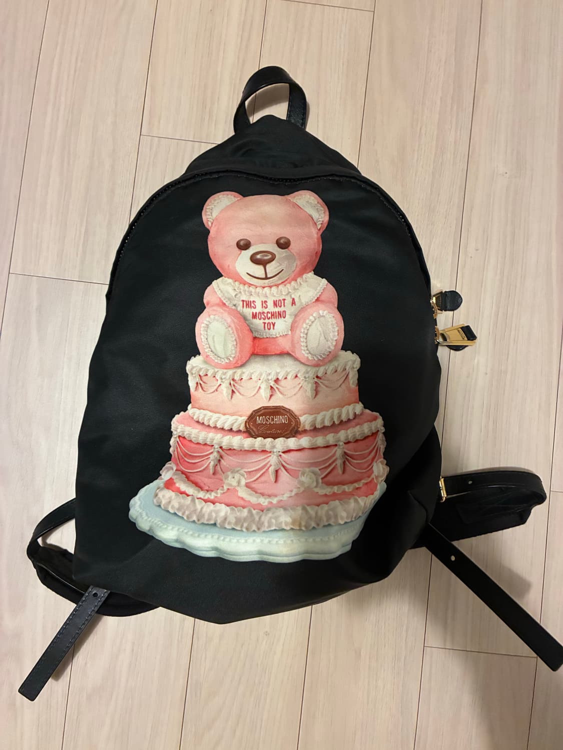 [정품] 모스키노 꾸띠르! 로고 백팩 (아이패드/A4 수납 가능) 상품이미지1