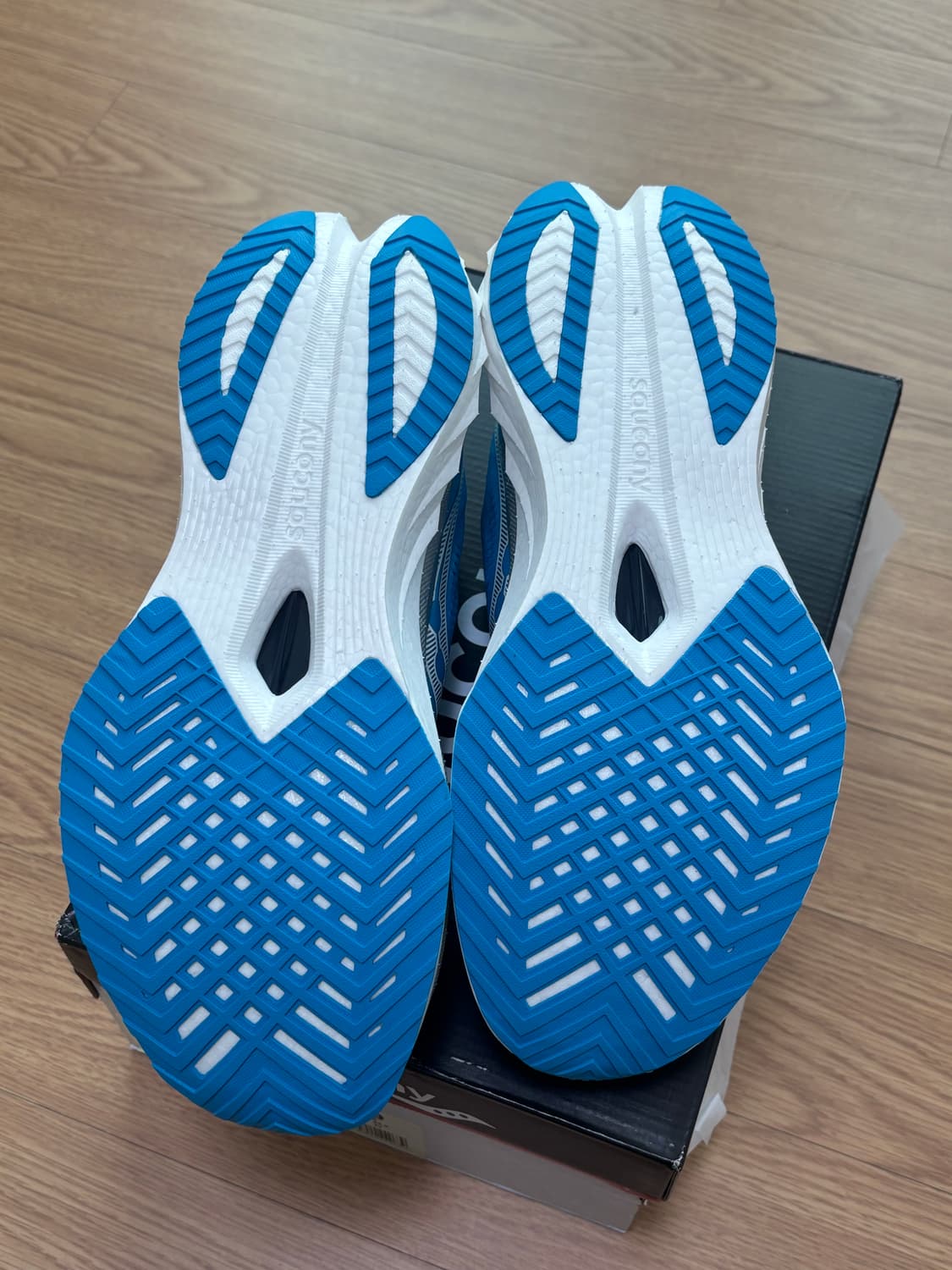 [270/새상품] 써코니 엔돌핀 스피드 4  상품이미지2