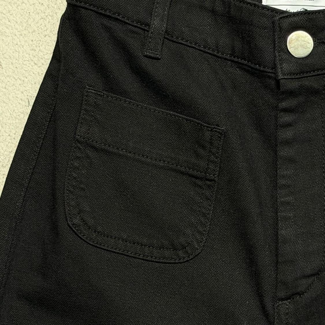 앤아더스토리즈 플레어 패치 포켓 진 블랙 24 상품이미지7