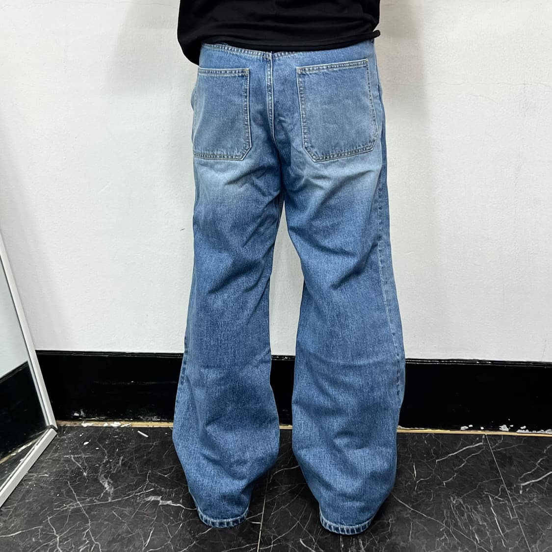 솔리드옴므 워시드 세미와이드 데님 팬츠 연청 상품이미지3