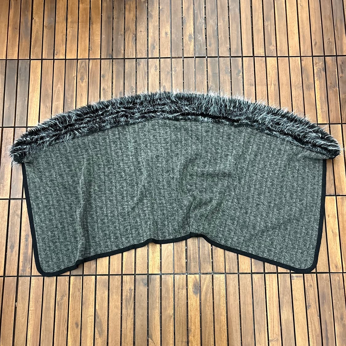 펜디 주카 패턴 퍼 케이프 상품이미지2