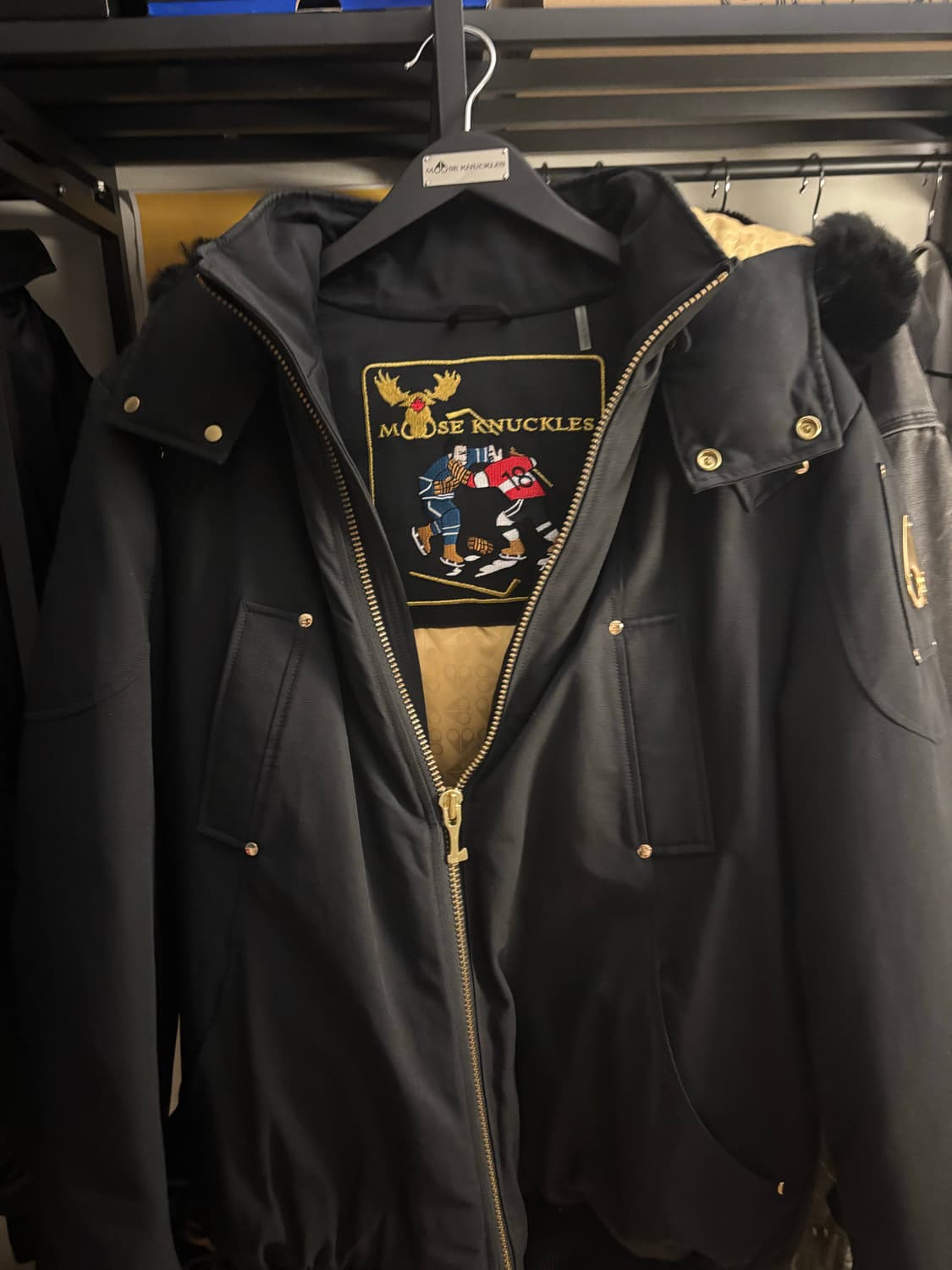 무스너클 금장 패딩 상품이미지1