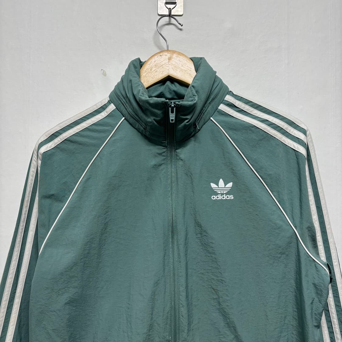 아디다스 민트 삼선 바람막이 상품이미지2