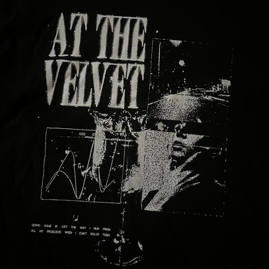 크림베이지 At the Velvet 반팔 티셔츠 상품이미지5