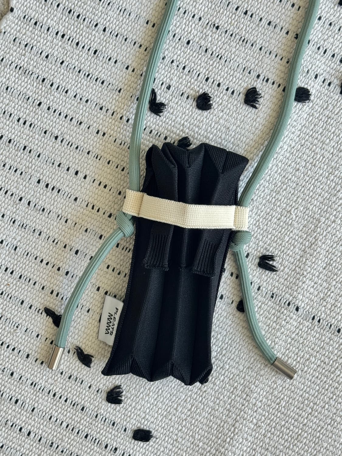 플리츠마마 나노백 블랙 미니 크로스백 상품이미지5