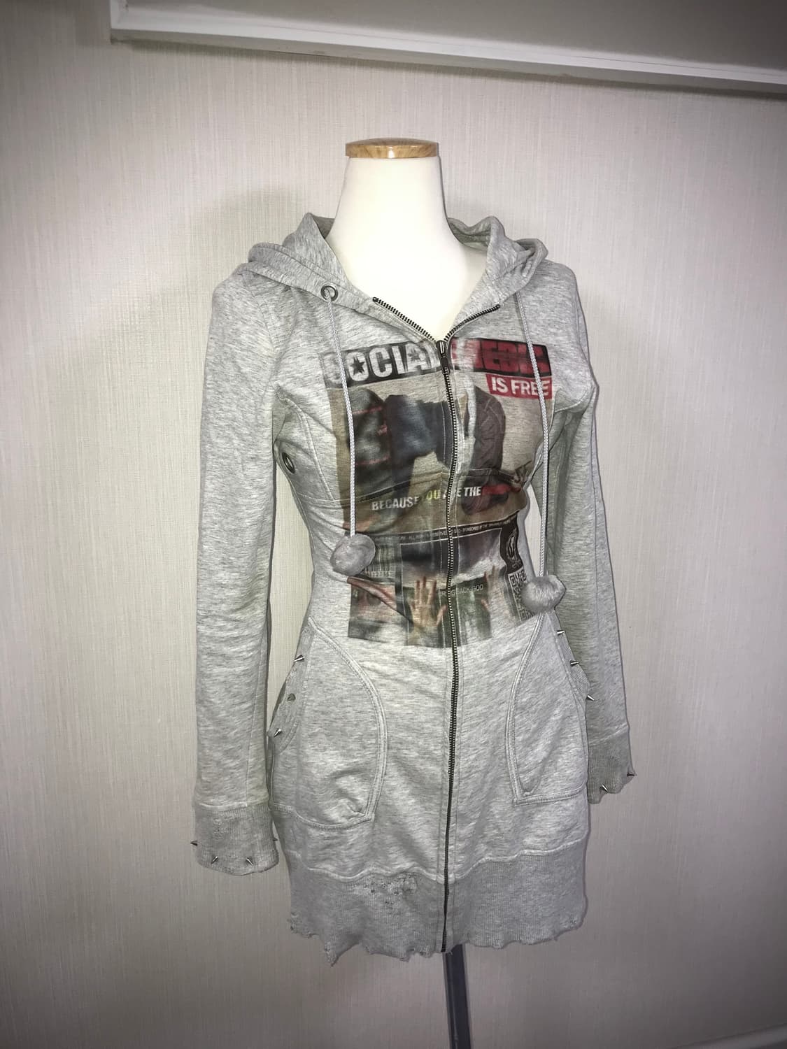 Distressed Graphic Studded Long Zip Hood 상품이미지1