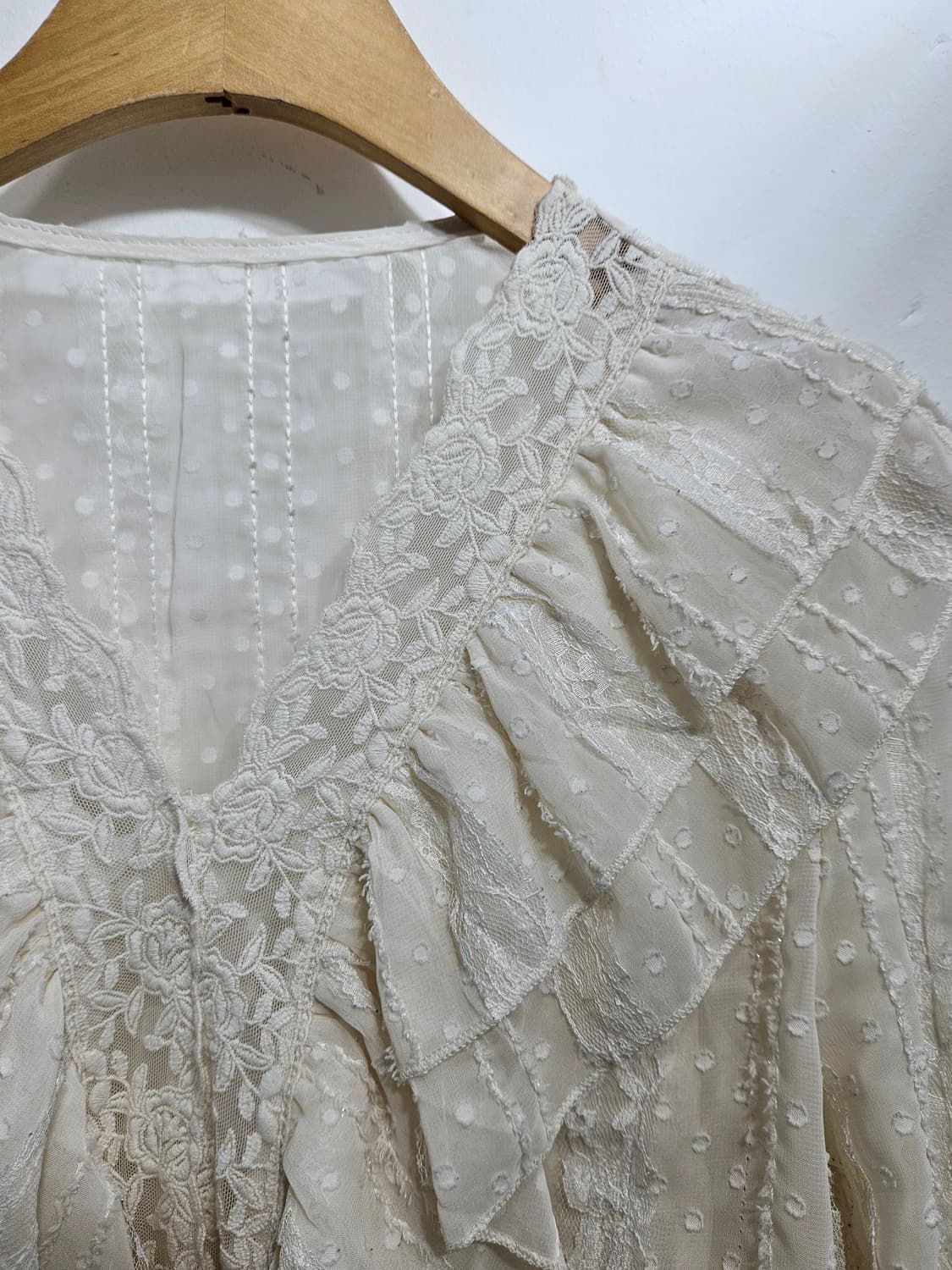 아이보리 프릴 레이스 블라우스 상품이미지5