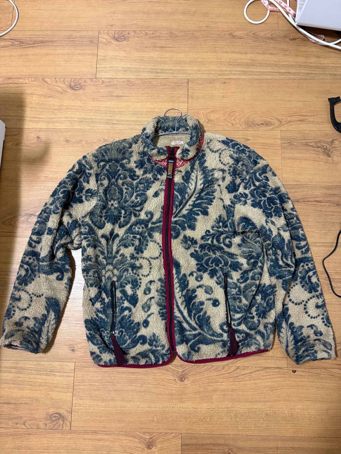 캐피탈 다마스크 패턴 후리스 XL 상품이미지1