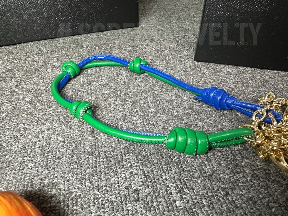 프라다 로봇 백참 그린 상품이미지4