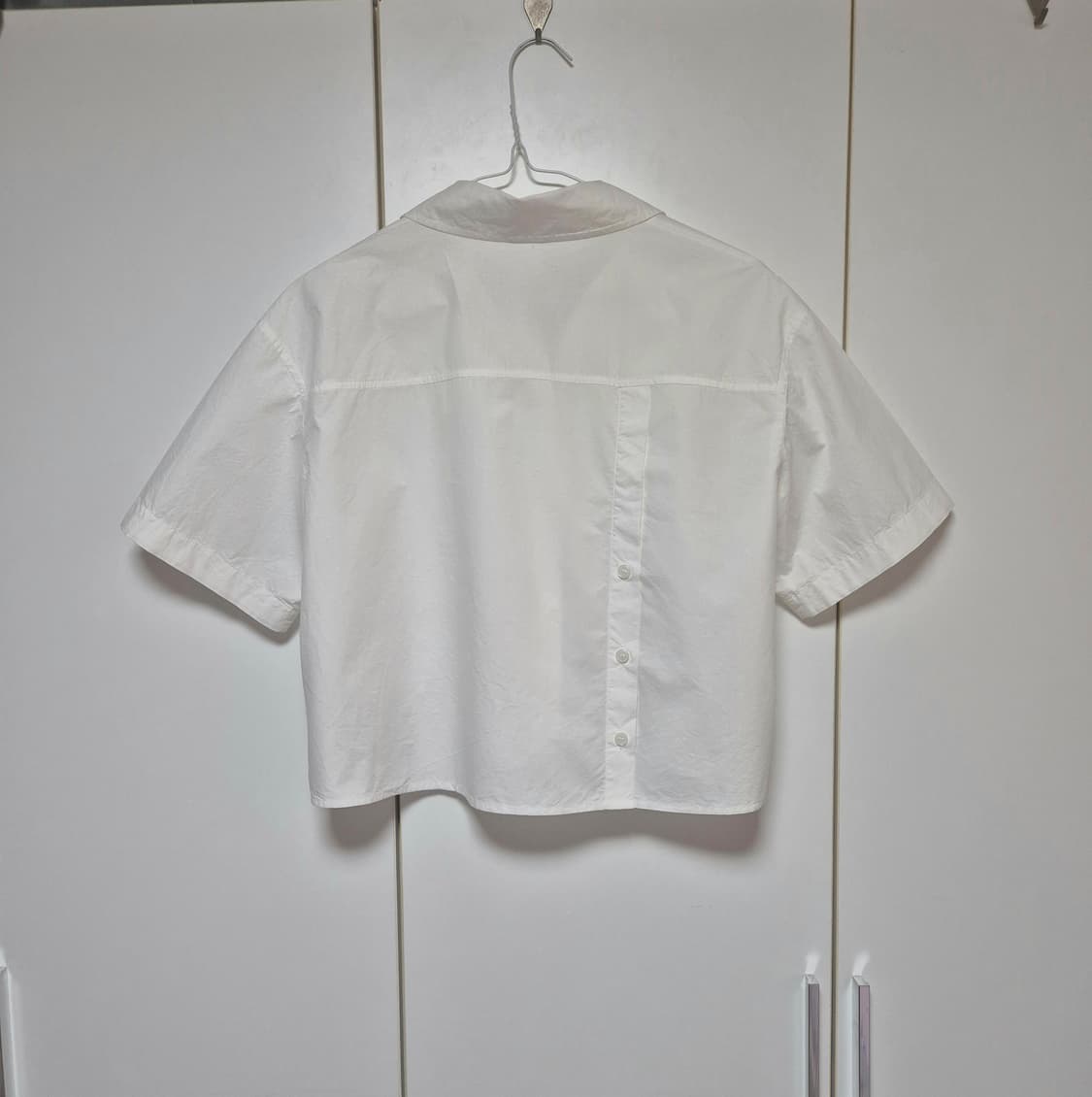 시스티나 백 버튼 크롭 반팔 셔츠 화이트 SISTINA 상품이미지5