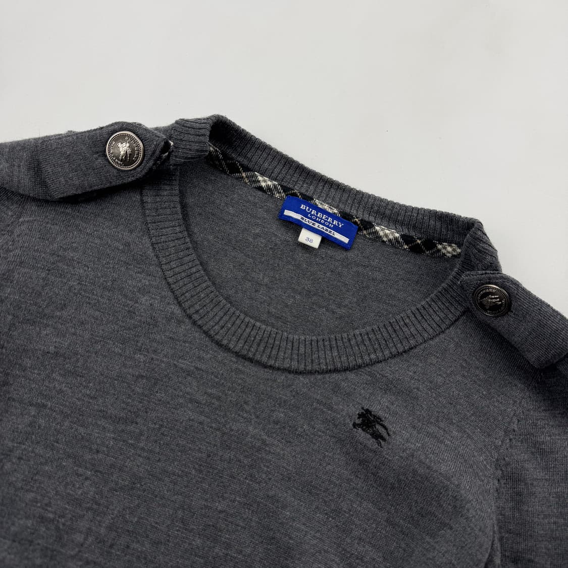 버버리 블루라벨 견장 디테일 니트 상품이미지2