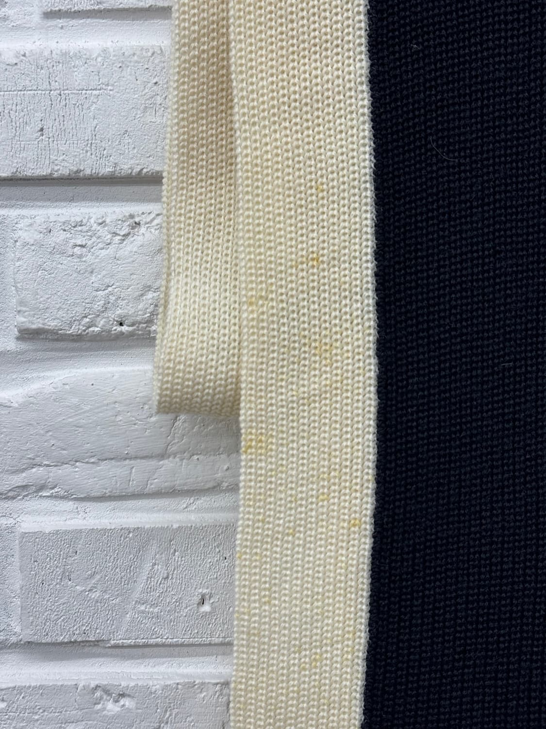 꾸레쥬 블랙 아이보리 울혼방 니트 머플러 상품이미지3