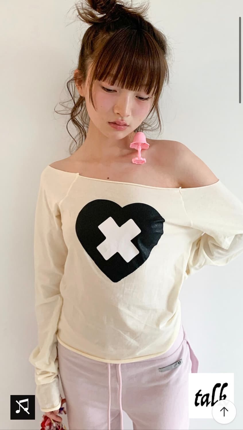 샵페어리 cross heart cut off t-shirt (cream) 상품이미지2