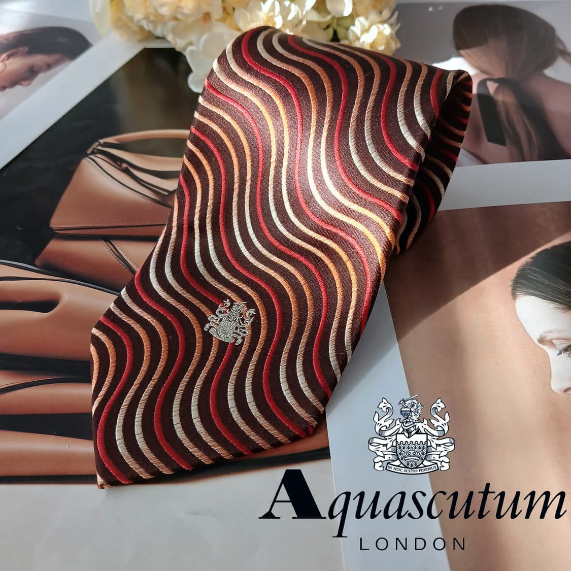 아쿠아스큐텀 실크 브라운 웨이브 넥타이 9.3cm A+등급 A19193
 상품이미지1