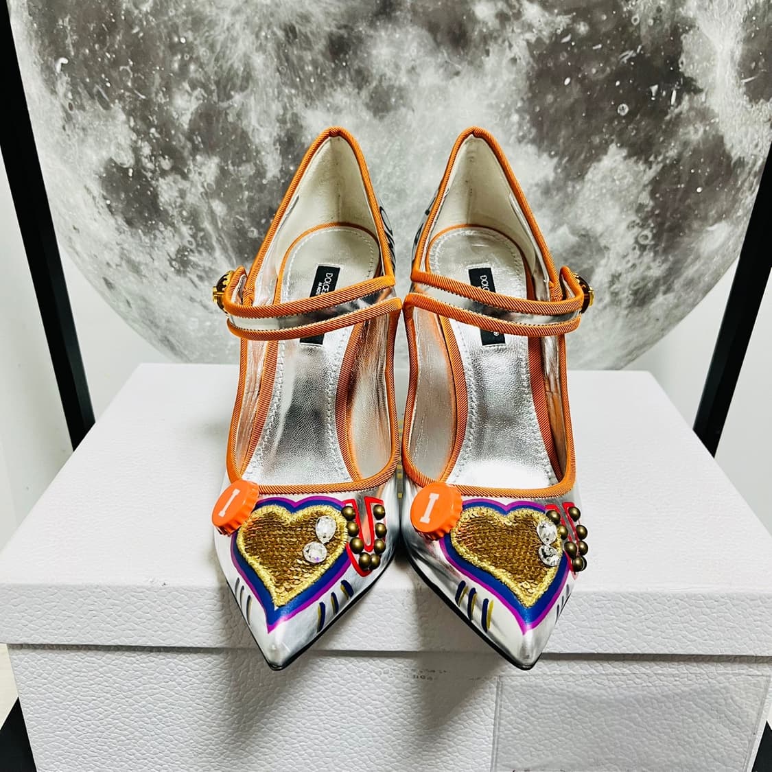 정품 36.5) 돌체앤 가바나 실버 실크 패턴 자수 펌프스 구두 상품이미지3