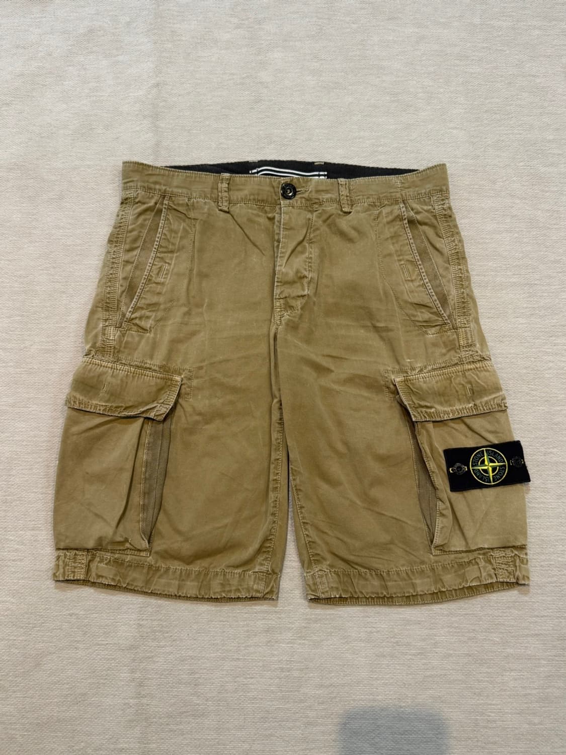 스톤아일랜드 베이지 카고 반바지 상품이미지1