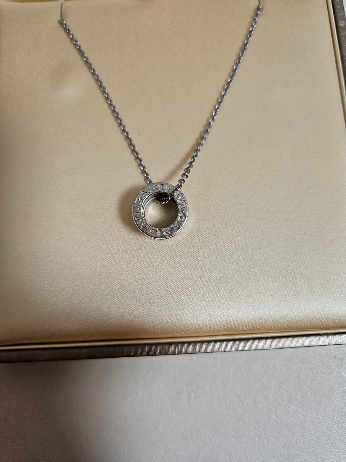 불가리 세이브더칠드런 락 목걸이 실버 정품 상품이미지3