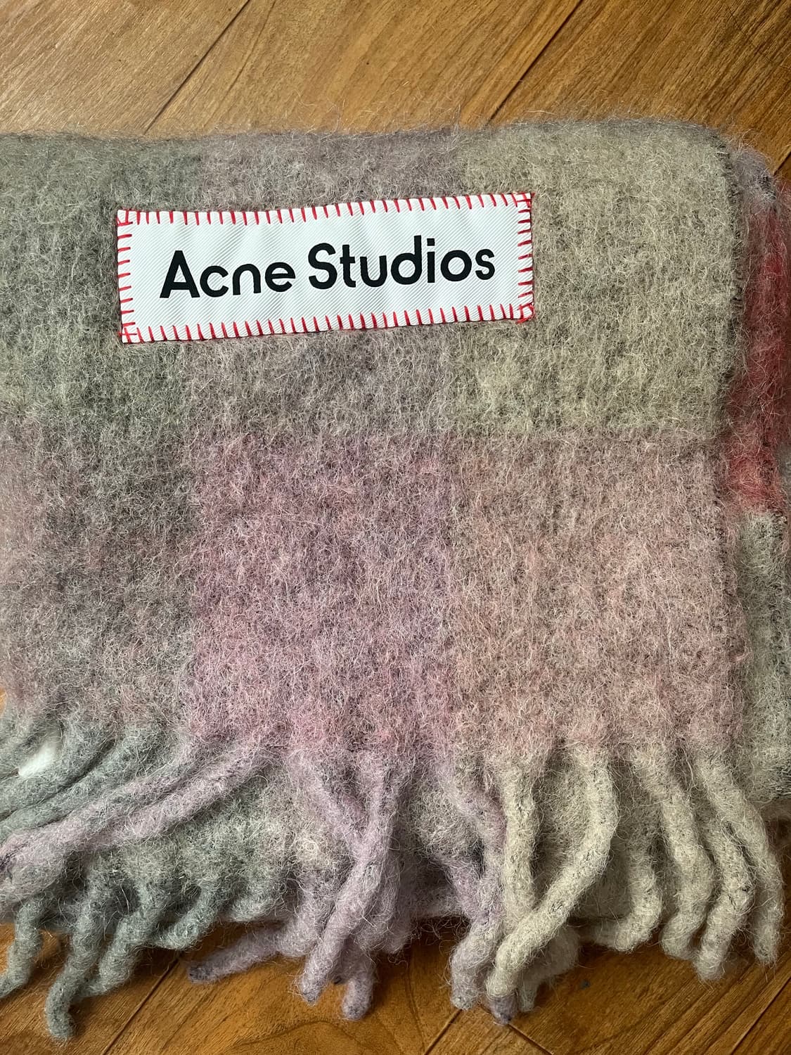 아크네 모헤어 핑크 체크머플러 상품이미지1