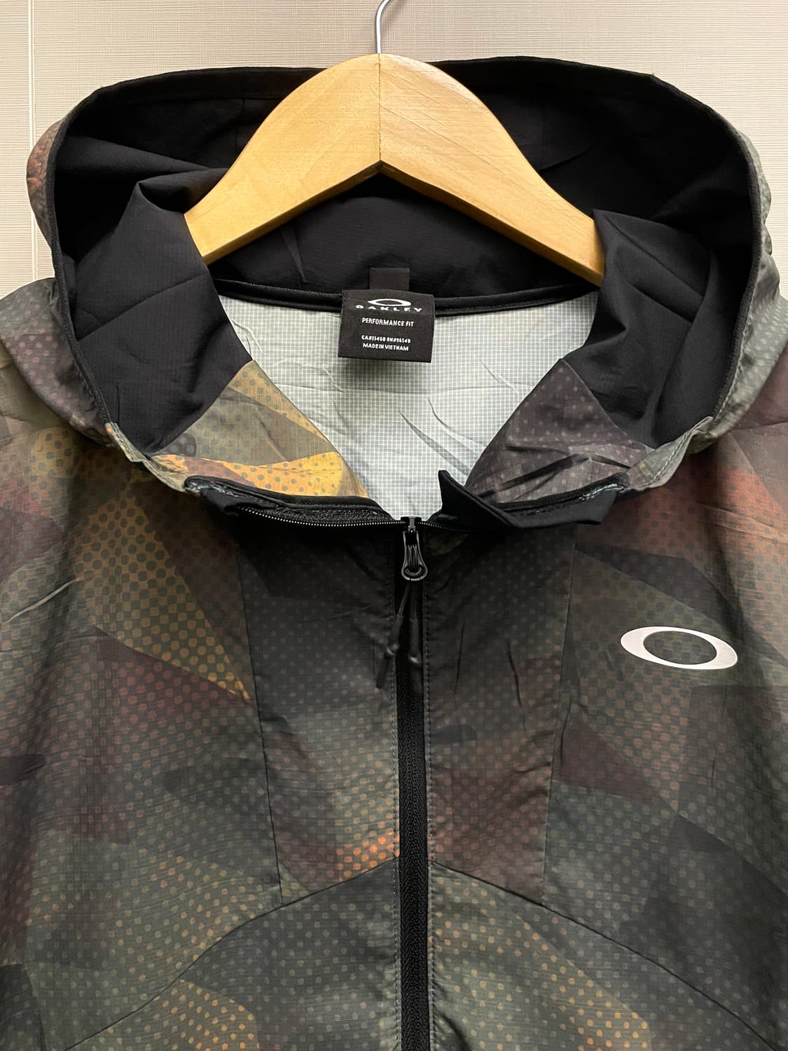 (S~M)OAKLEY 오클리 카모플라주 폴리 경량 바람막이 러닝 상품이미지2