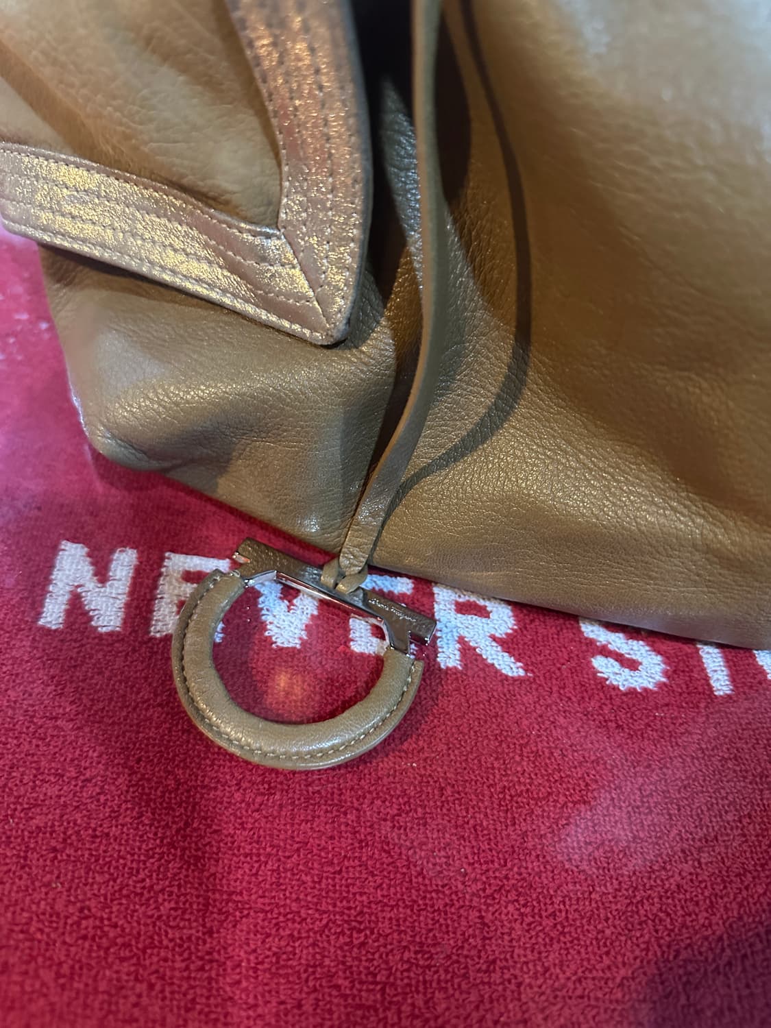 페레가모 가죽 베이지 숄더백 상품이미지3